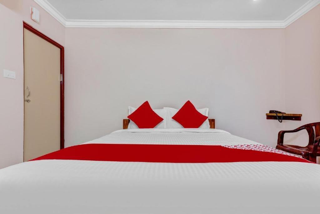 Pn Samy Inn Пондичерри Экстерьер фото